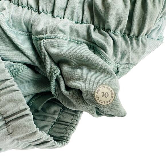 Lululemon Hotty Hot II Low Rise Short 2.5" Hazy Jade Green Size 10 Run Gym - Picture 5 of 6